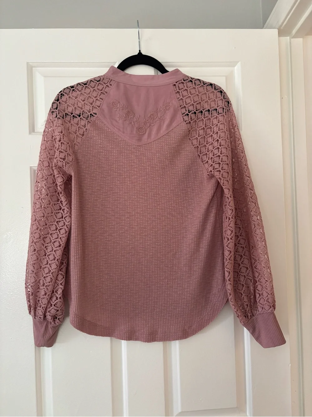 Free People XS Pink Lace Embroidered Thermal Long Sleeve Boho Top - Like New